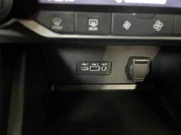 2021 Nissan Sentra - image 25