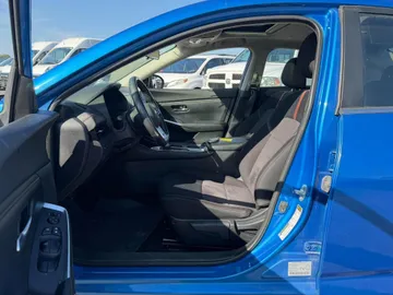 2020 Nissan Sentra - image 8