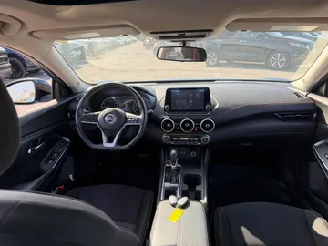 2020 Nissan Sentra - image 9
