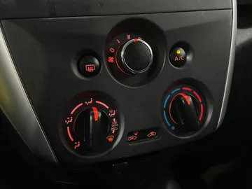 2019 Nissan Versa Note - image 18
