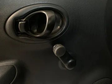 2017 Nissan Micra - image 19
