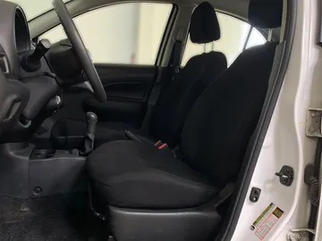 2017 Nissan Micra - image 3