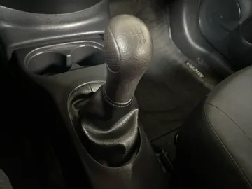 2017 Nissan Micra - image 17