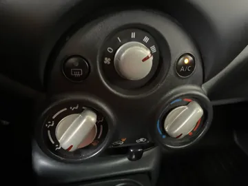 2017 Nissan Micra - image 17