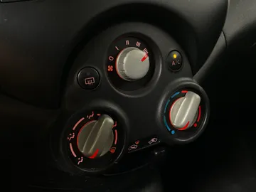 2017 Nissan Micra - image 19