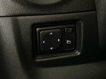 2018 Nissan Micra - image 19