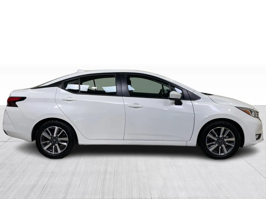 2025 Nissan Versa — photo 2