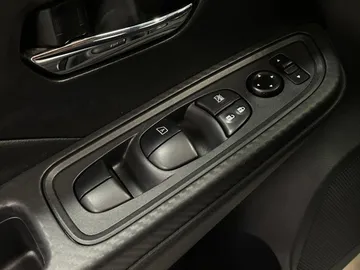 2025 Nissan Versa - image 20