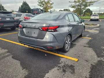 2025 Nissan Versa - image 3