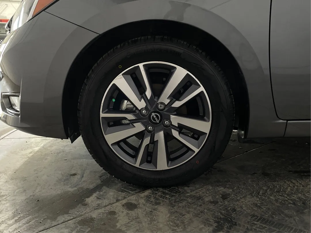 2025 Nissan Versa — photo 5