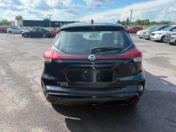 2021 Nissan Kicks - image 6