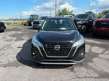 2021 Nissan Kicks - image 2