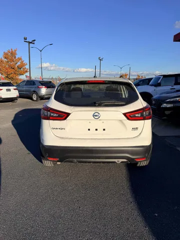 2024 Nissan Kicks - image 6