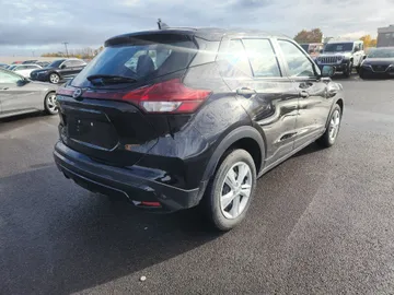 2024 Nissan Kicks - image 7