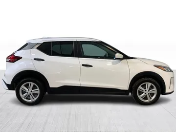2023 Nissan Kicks - image 2