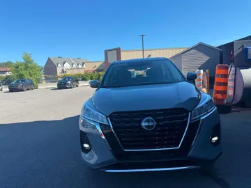 2023 Nissan Kicks - image 2