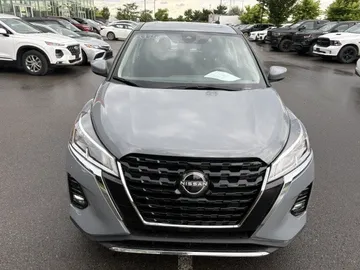 2025 Nissan Kicks Play - image 2