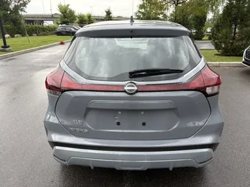 2025 Nissan Kicks Play - image 6