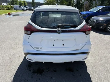 2022 Nissan Kicks - image 6