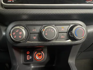 2024 Nissan Kicks - image 20