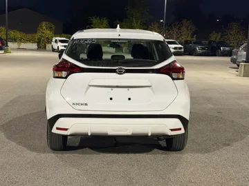 2024 Nissan Kicks - image 4