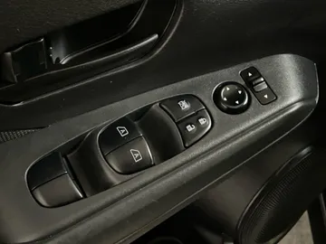 2025 Nissan Kicks Play - image 21