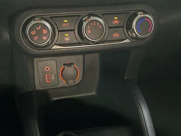 2025 Nissan Kicks Play - image 19
