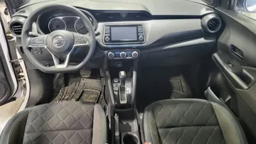 2020 Nissan Kicks - image 8