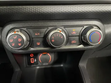 2024 Nissan Kicks - image 19