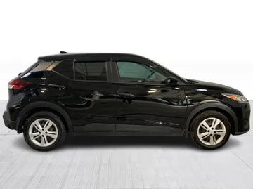2023 Nissan Kicks - image 2