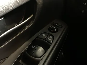 2023 Nissan Kicks - image 23