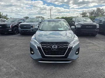 2025 Nissan Kicks Play - image 2