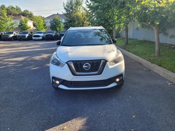 2019 Nissan Kicks - image 2