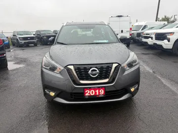 2019 Nissan Kicks - image 2
