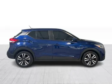 2019 Nissan Kicks - image 2