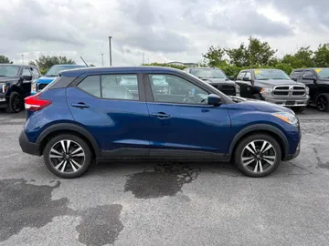 2019 Nissan Kicks - image 4