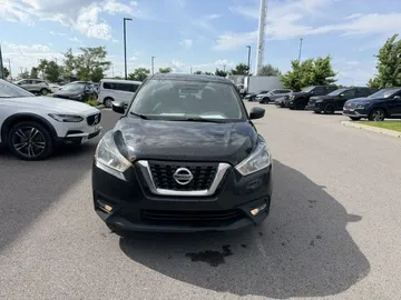 2019 Nissan Kicks - image 2