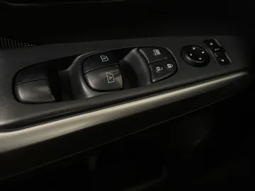2019 Nissan Kicks - image 19