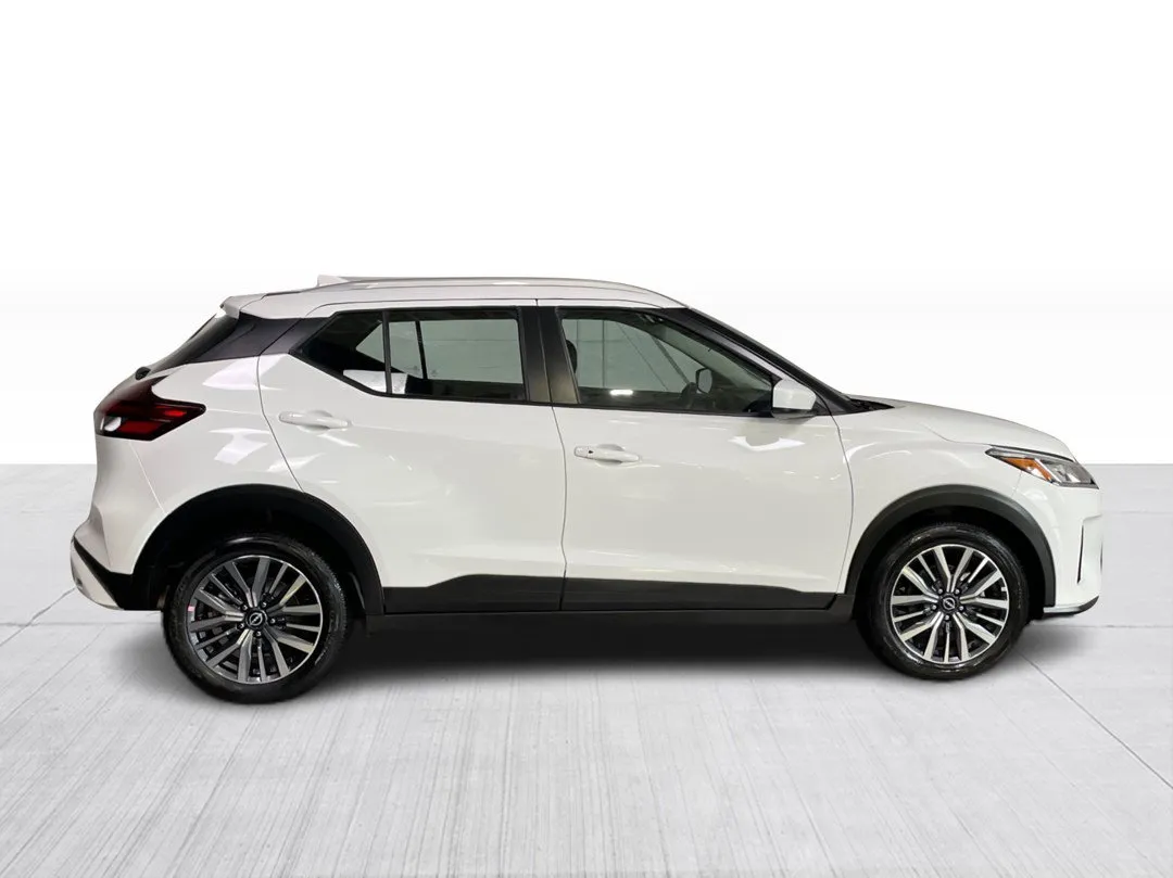 2025 Nissan Kicks Play — photo 2