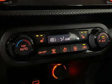 2025 Nissan Kicks Play - image 18