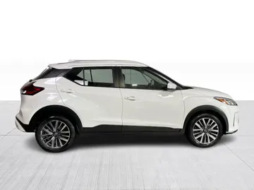 2025 Nissan Kicks Play - image 9