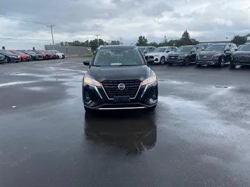2021 Nissan Kicks - image 2