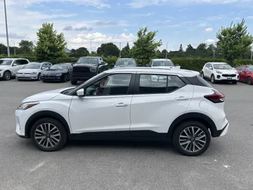 2025 Nissan Kicks Play - image 4