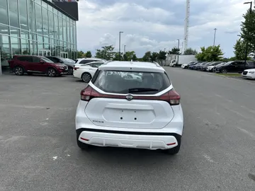 2025 Nissan Kicks Play - image 6