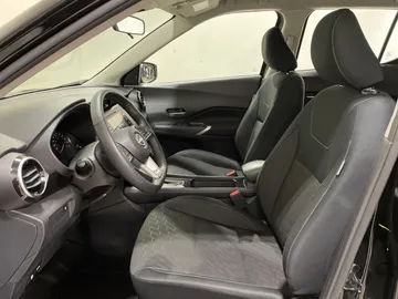 2025 Nissan Kicks Play - image 3
