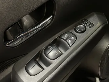 2025 Nissan Kicks Play - image 20