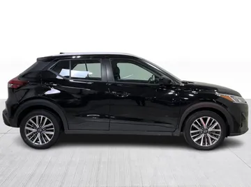 2025 Nissan Kicks Play - image 2