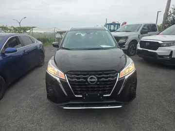 2025 Nissan Kicks Play - image 2