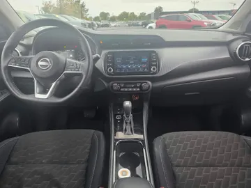 2025 Nissan Kicks Play - image 9