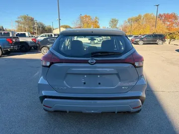 2024 Nissan Kicks - image 4